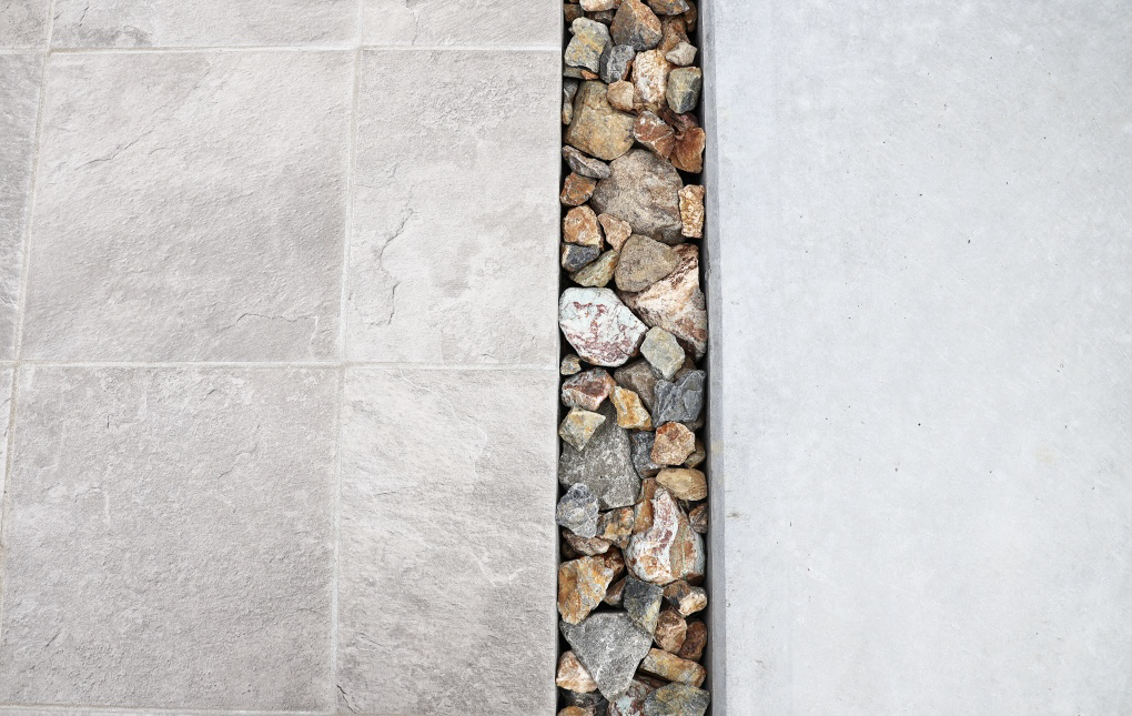 豊中市の外構リフォームの栗石スリット