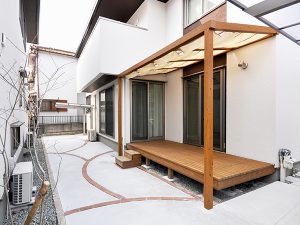 大阪エクステリア　株式会社　樽井造園　暑さ対策　屋根　シェード　テラス空間