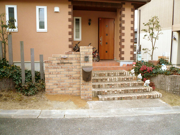 周りの雰囲気に合った門柱 – 大阪府和泉市 M様邸