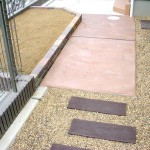 色の着いたコンクリートと枕木（コンクリート製）