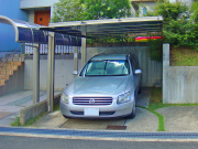 細部までこだわったエッジの効いたカーポート – 大阪府箕面市 H様邸の詳細はこちら