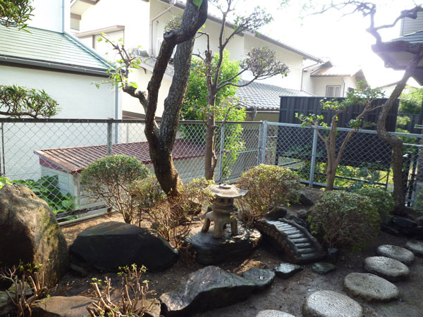 自然素材で手入れが楽な庭に – 大阪府箕面市 K様邸の施工前