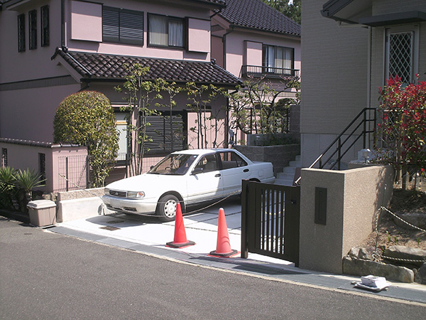 防犯対策で安心快適な門周り – 大阪府吹田市 K様邸の施工前