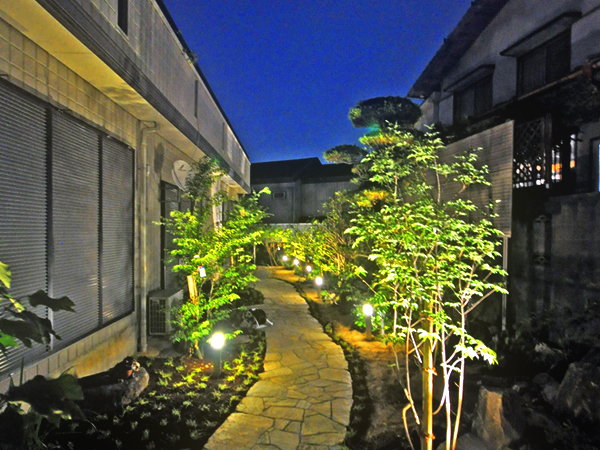 【夜】雑木林風のお庭にリフォーム～吹田市Y様邸