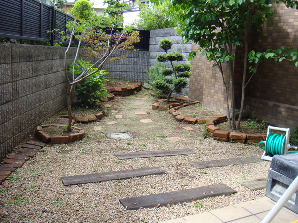 お子様が遊べる芝生のお庭 – 大阪府豊中市 B様邸の施工前