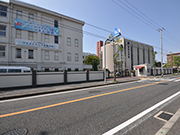 【外周工事：西側入口・駐輪場】伝統を感じさせる格式高い外観・明るく安全な構内へ – 兵庫県尼崎市 百合学院中・高等学校の詳細はこちら